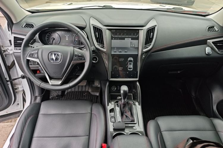 Used CHANGAN CS75 2017 Shangkui Edition 1.5T Automatic Fengxiang Model Center Console