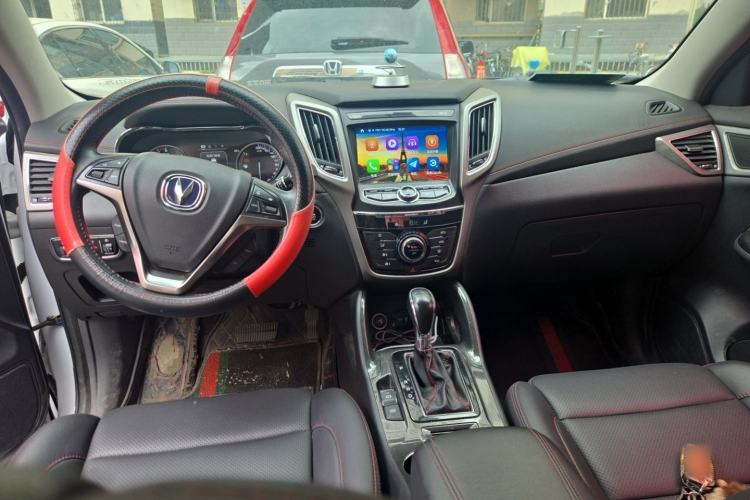 Used CHANGAN CS75 2017 Shangkui Edition 1.5T Automatic Fengxiang Model Center Console