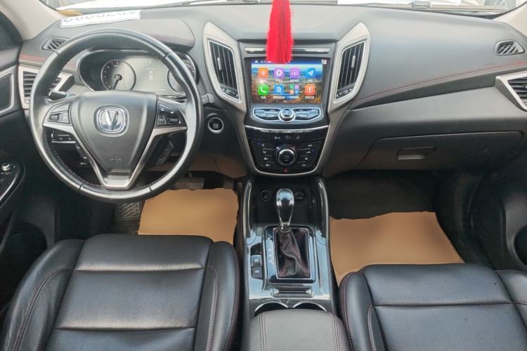 Used CHANGAN CS75 2017 Shangkui Edition 1.5T Automatic Fengxiang Model Center Console
