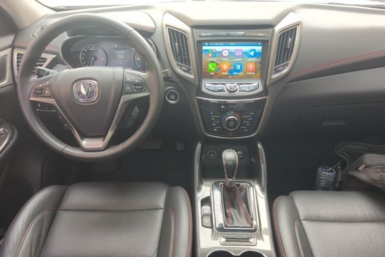 Used CHANGAN CS75 2017 Shangkui Edition 1.5T Automatic Fengxiang Model Center Console