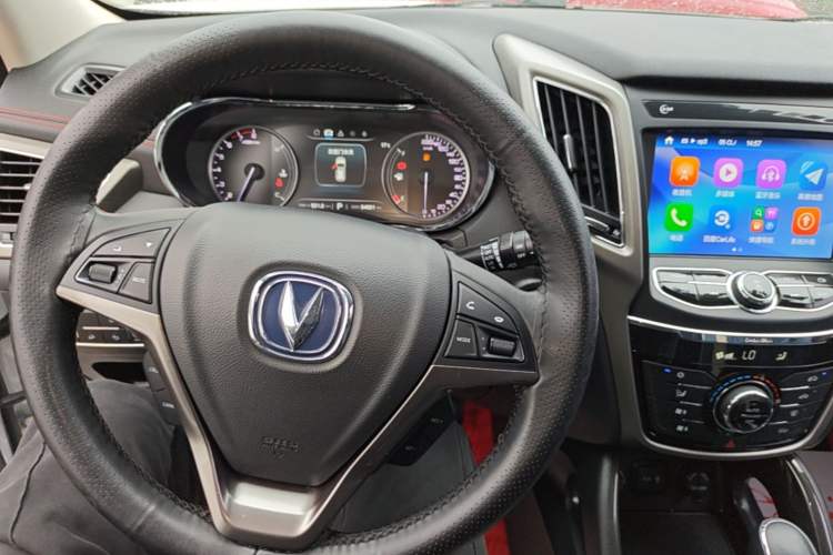 Used CHANGAN CS75 2017 Shangkui Edition 1.5T Automatic Fengyue Model Center Console