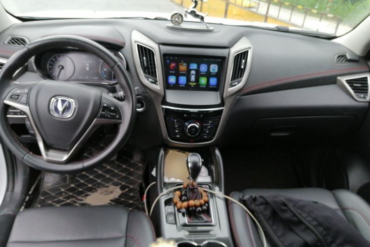 Used CHANGAN CS75 2017 Shangkui Edition 1.5T Automatic Fengxiang Model Center Console