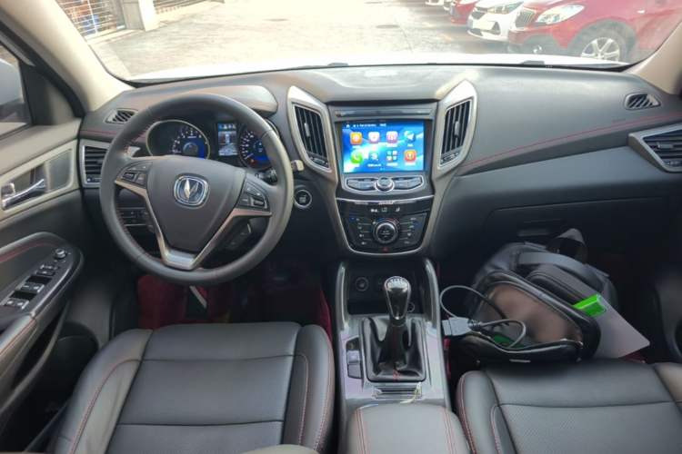 Used CHANGAN CS75 2017 Shangku Edition 1.5T Manual ZhiXiang Model Center Console