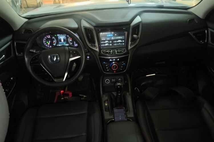 Used CHANGAN CS75 2017 Shangkui Edition 1.5T Manual Fengxiang Model Center Console