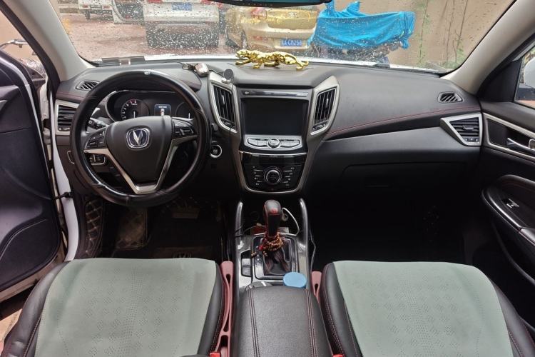 Used CHANGAN CS75 2017 Shangkui Edition 1.5T Automatic Fengxiang Model Center Console