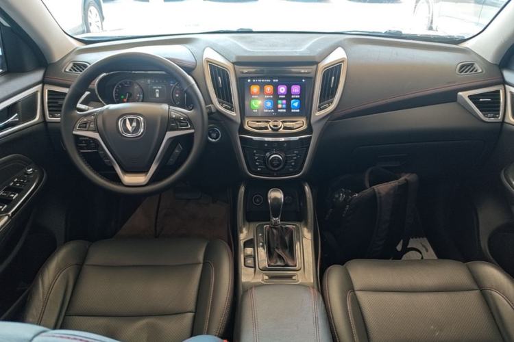 Used CHANGAN CS75 2017 Shangkui Edition 1.5T Automatic Fengyue Model Center Console
