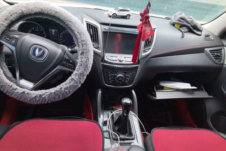 Used CHANGAN CS75 2017 Shangku Edition 1.5T Manual ZhiXiang Model Center Console