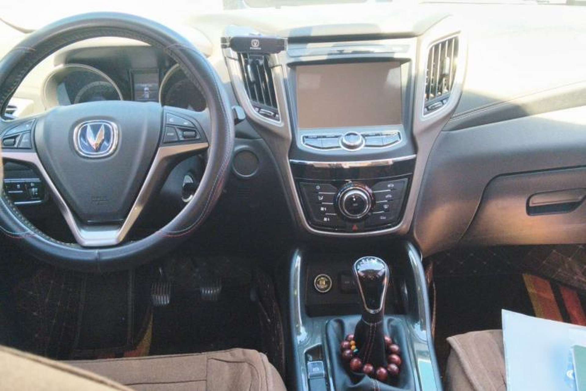 Used CHANGAN CS75 2017 Shangkui Edition 1.5T Manual Enjoyment Model Center Console
