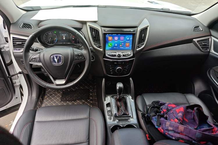 Used CHANGAN CS75 2017 Shangkui Edition 1.5T Automatic Fengyue Model Center Console