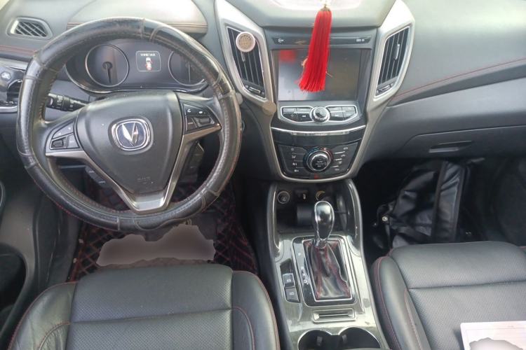 Used CHANGAN CS75 2017 Shangkui Edition 1.5T Automatic Fengyue Model Center Console