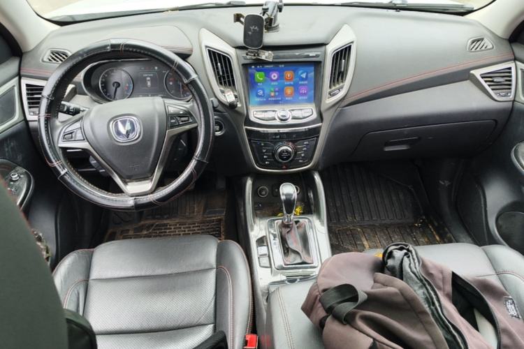 Used CHANGAN CS75 2017 Shangkui Edition 1.5T Automatic Fengxiang Model Center Console