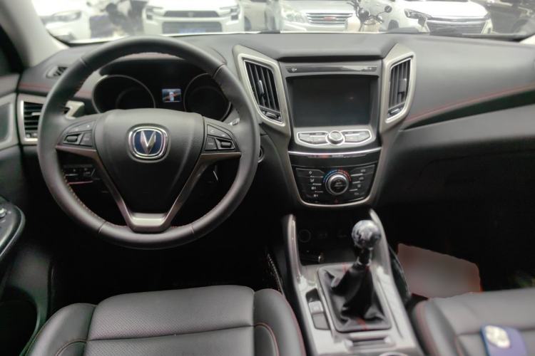 Used CHANGAN CS75 2017 Shangku Edition 1.5T Manual ZhiXiang Model Center Console