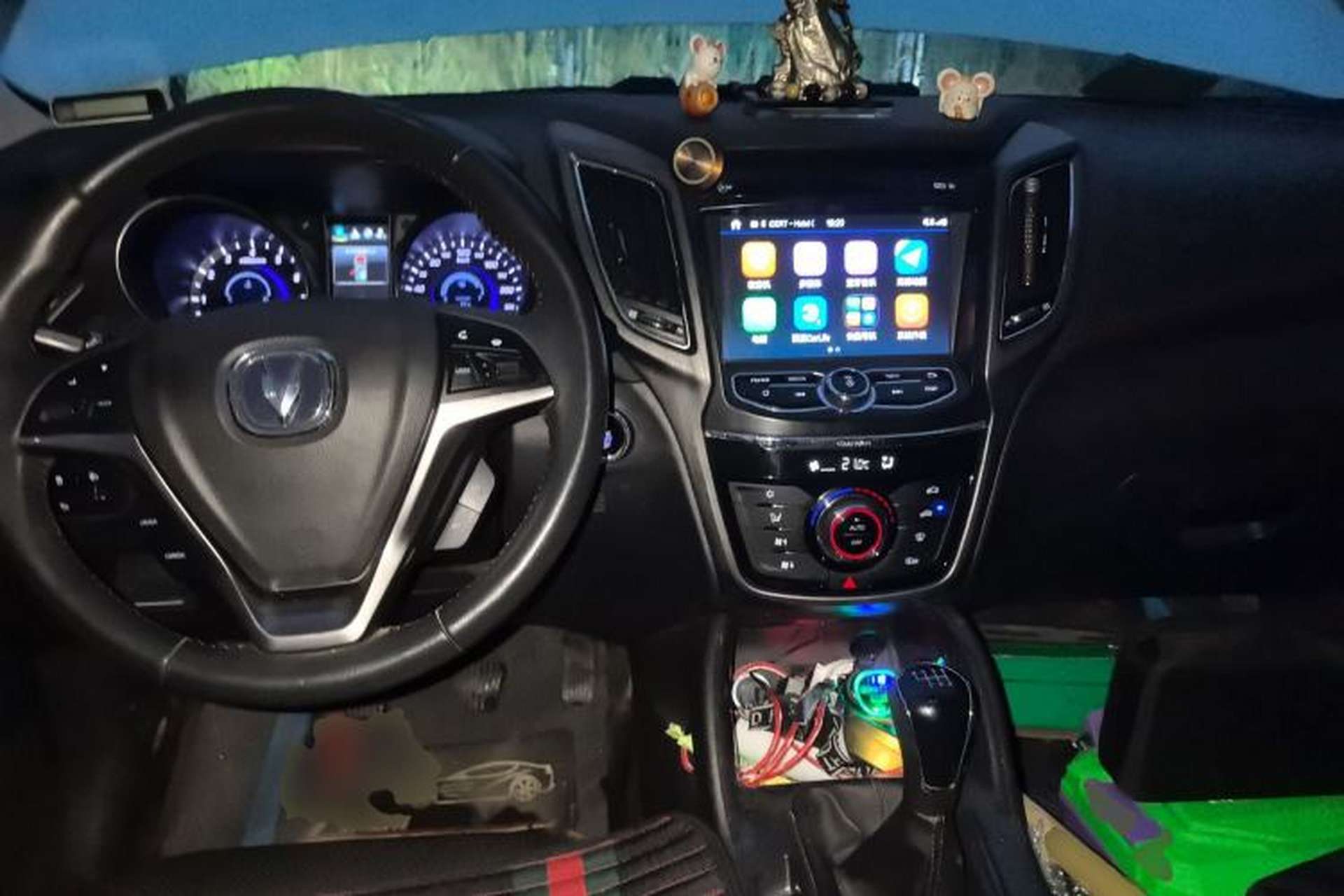 Used CHANGAN CS75 2017 Shangku Edition 1.5T Manual ZhiXiang Model Center Console