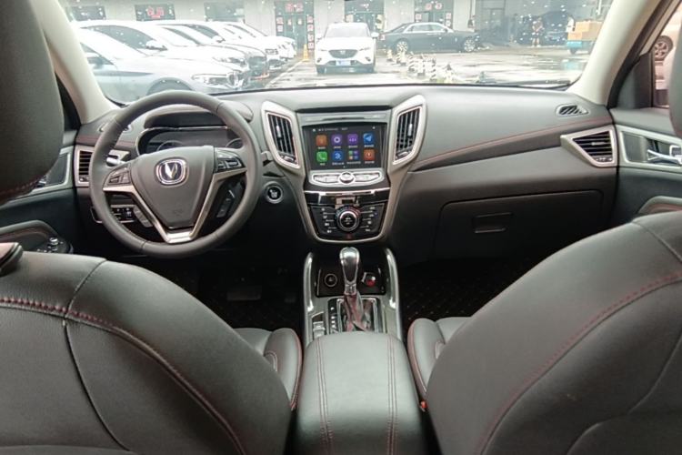 Used CHANGAN CS75 2017 Shangkui Edition 1.5T Automatic Fengxiang Model Center Console