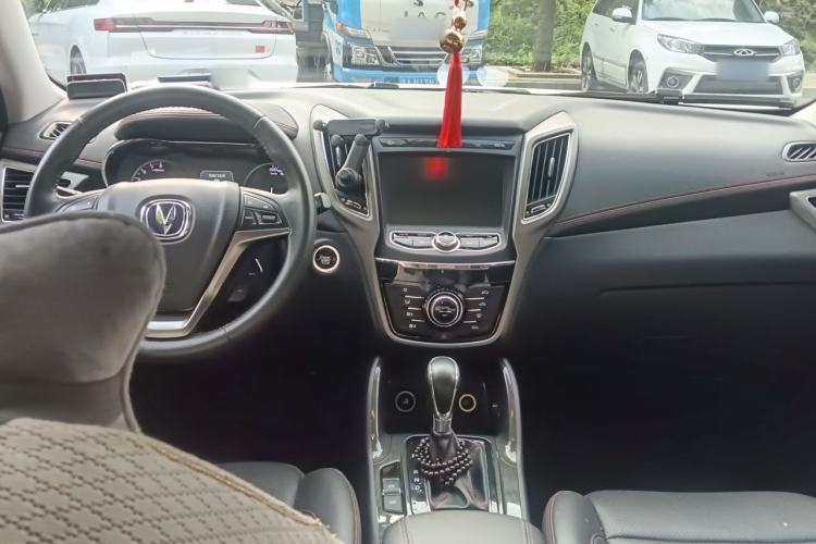 Used CHANGAN CS75 2017 Shangkui Edition 1.5T Automatic Fengxiang Model Center Console
