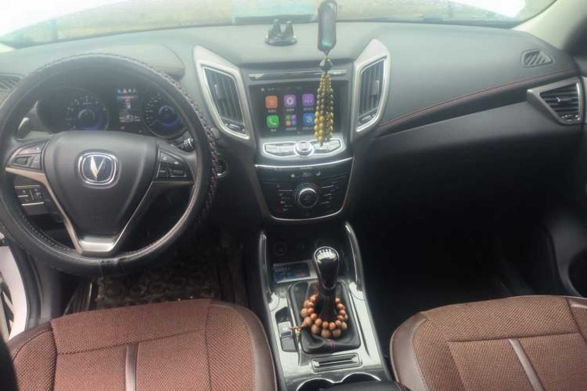 Used CHANGAN CS75 2017 Shangku Edition 1.5T Manual ZhiXiang Model Center Console