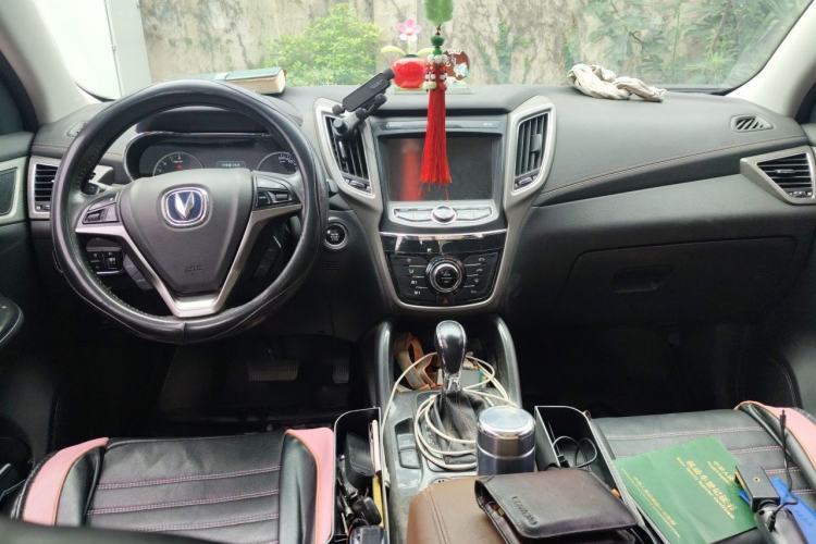 Used CHANGAN CS75 2017 Shangkui Edition 1.5T Automatic Fengxiang Model Center Console