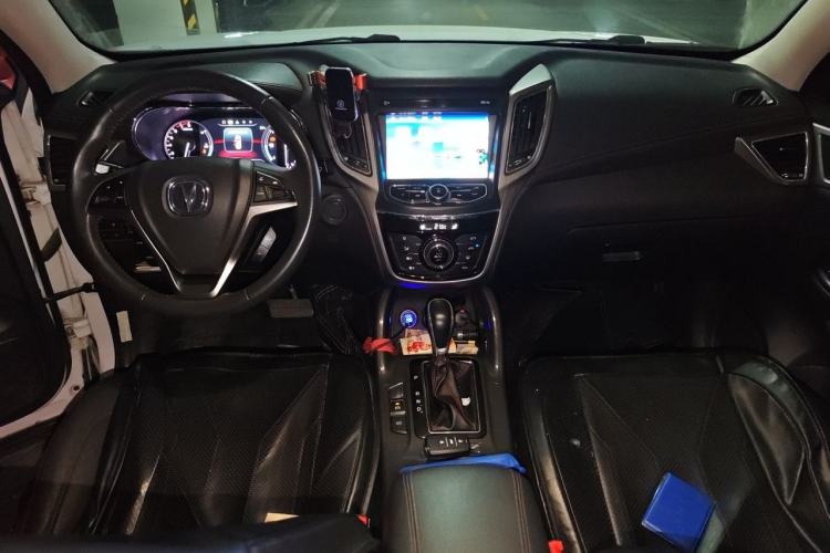 Used CHANGAN CS75 2017 Shangkui Edition 1.5T Automatic Fengxiang Model Center Console