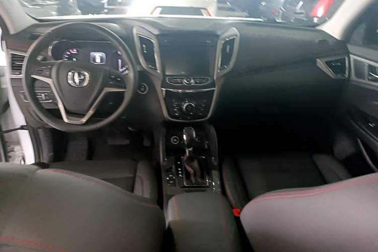 Used CHANGAN CS75 2017 Shangkui Edition 1.5T Automatic Fengxiang Model Center Console