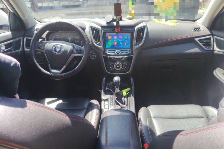 Used CHANGAN CS75 2017 Shangkui Edition 1.5T Automatic Sharp Model Center Console