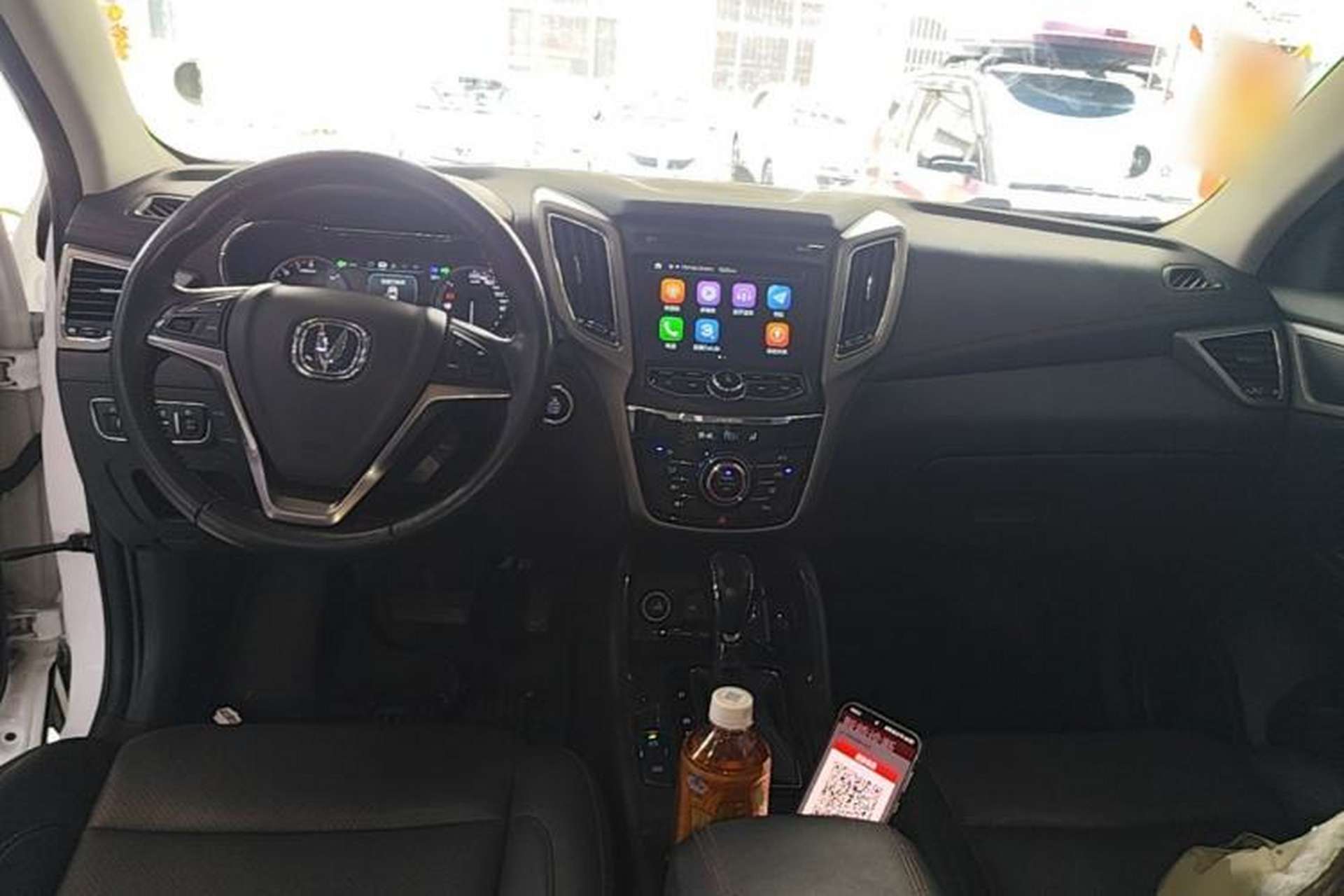 Used CHANGAN CS75 2017 Shangkui Edition 1.5T Automatic Fengxiang Model Center Console