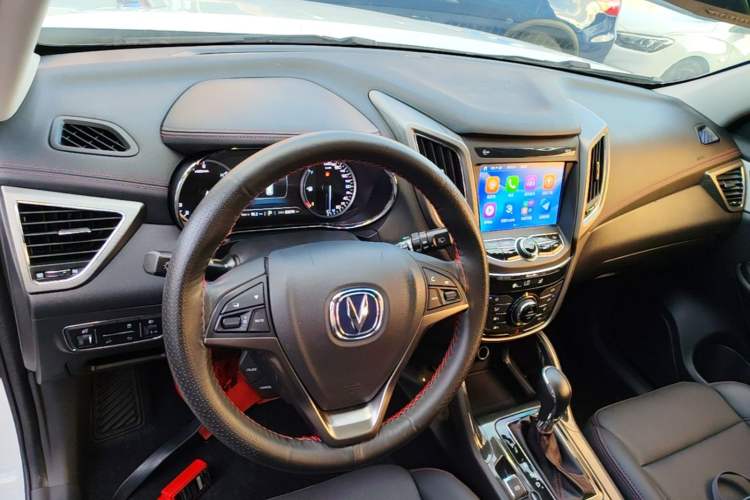 Used CHANGAN CS75 2017 Shangkui Edition 1.5T Automatic Fengxiang Model Center Console