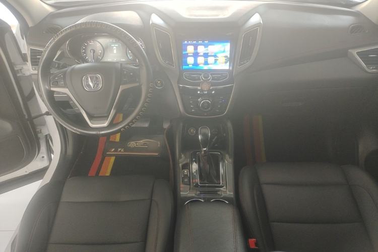 Used CHANGAN CS75 2017 Shangkui Edition 1.5T Automatic Fengxiang Model Center Console