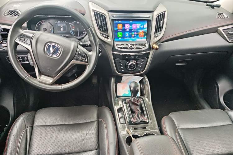 Used CHANGAN CS75 2017 Shangkui Edition 1.5T Automatic Fengyue Model Center Console