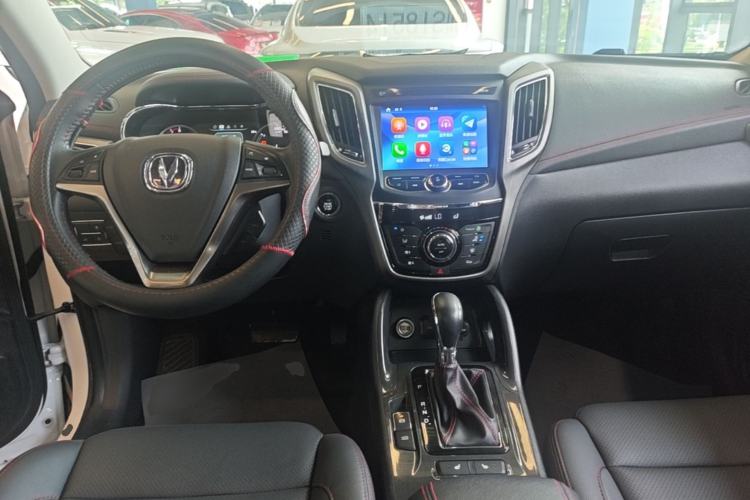 Used CHANGAN CS75 2017 Shangkui Edition 1.5T Automatic Sharp Model Center Console