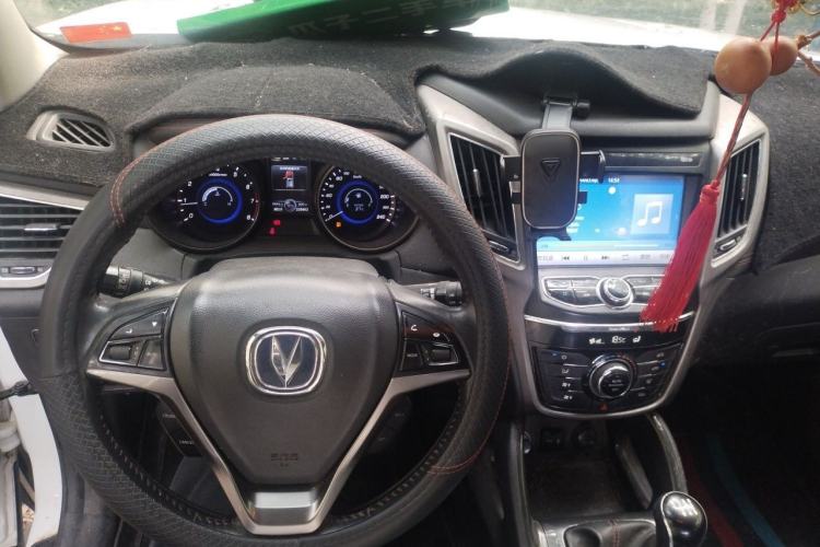 Used CHANGAN CS75 2017 Shangkui Edition 1.5T Manual Enjoyment Model Center Console