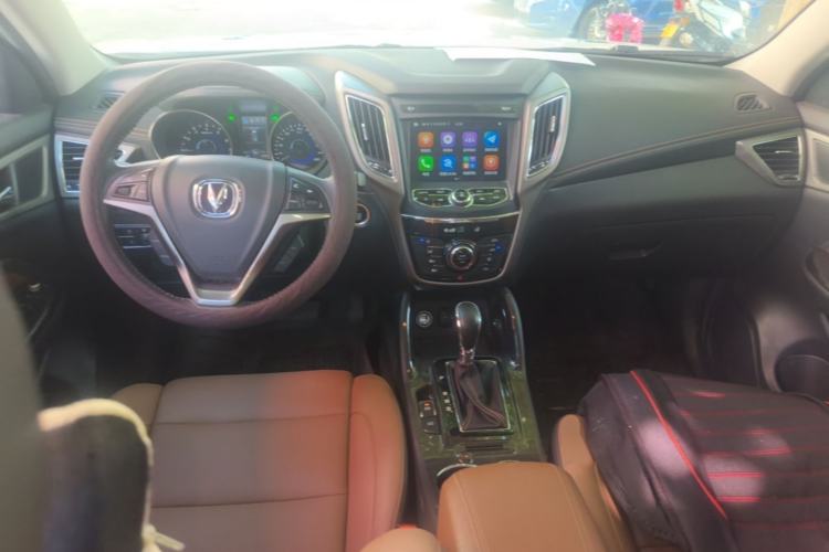 Used CHANGAN CS75 2017 Shangkui Edition 1.5T Automatic Fengyue Model Center Console