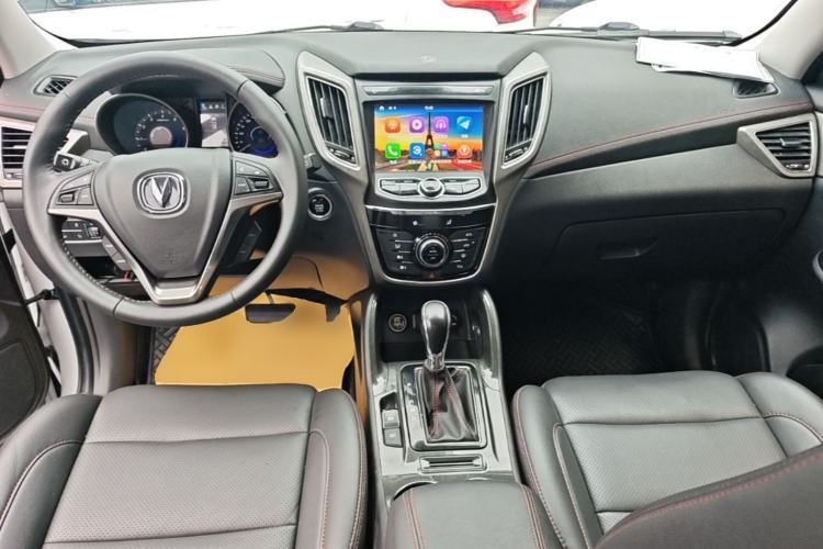 Used CHANGAN CS75 2017 Shangkui Edition 1.5T Automatic Fengyue Model Center Console
