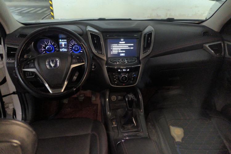 Used CHANGAN CS75 2017 Shangku Edition 1.5T Manual ZhiXiang Model Center Console