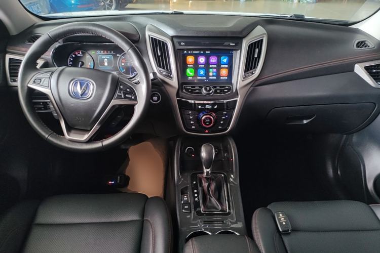 Used CHANGAN CS75 2017 Shangkui Edition 1.5T Automatic Fengxiang Model Center Console