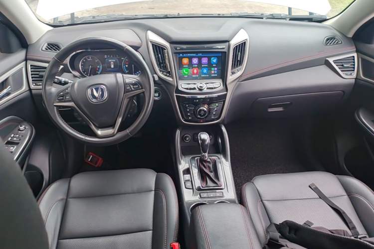 Used CHANGAN CS75 2017 Shangkui Edition 1.5T Automatic Fengyu Model Center Console