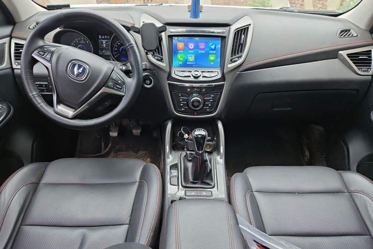 Used CHANGAN CS75 2017 Shangkui Edition 1.5T Manual Luxury Model Center Console