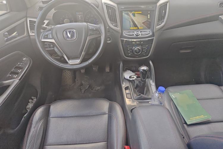 Used CHANGAN CS75 2017 Shangkui Edition 1.5T Manual Fengxiang Model Center Console
