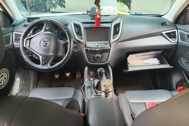 Used CHANGAN CS75 2017 Shangku Edition 1.5T Manual ZhiXiang Model Center Console