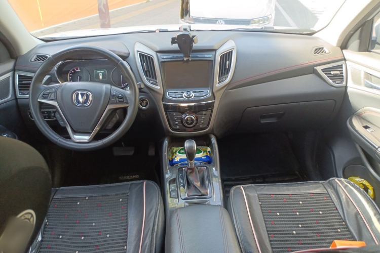 Used CHANGAN CS75 2017 Shangkui Edition 1.5T Automatic Fengxiang Model Center Console