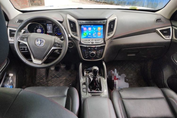 Used CHANGAN CS75 2017 Shangkui Edition 1.5T Manual Enjoyment Model Center Console