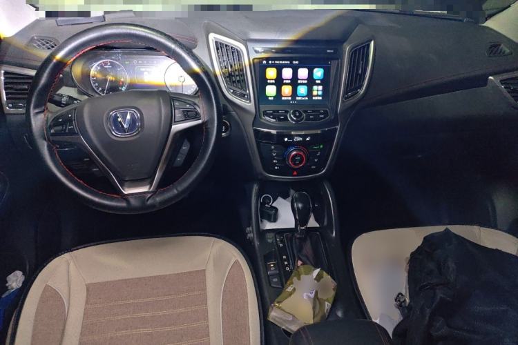 Used CHANGAN CS75 2017 Shangkui Edition 1.5T Automatic Sharp Model Center Console