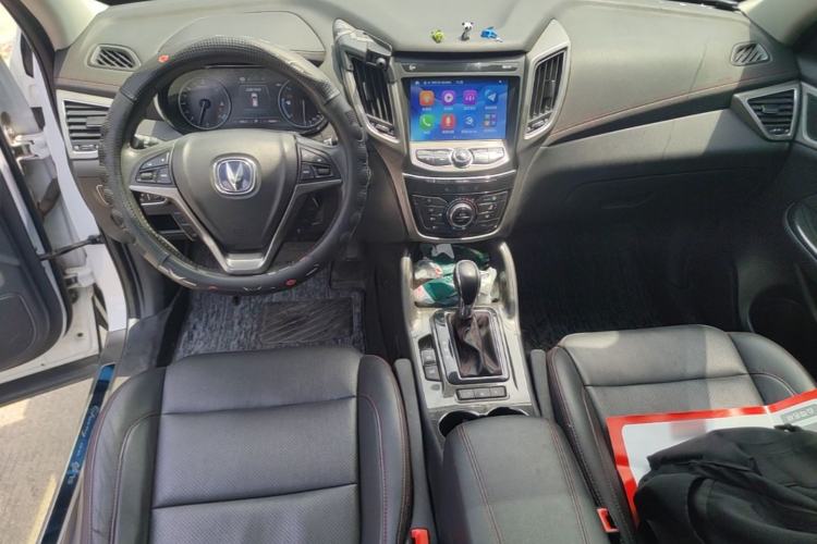 Used CHANGAN CS75 2017 Shangkui Edition 1.5T Automatic Sharp Model Center Console