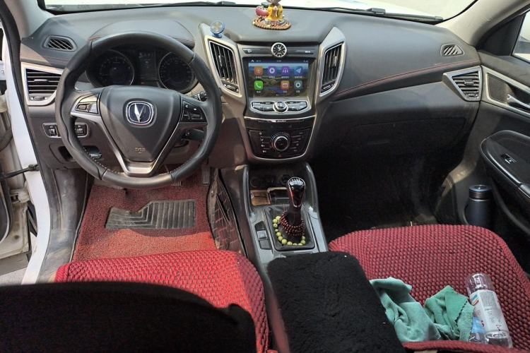 Used CHANGAN CS75 2017 Shangkui Edition 1.5T Manual Enjoyment Model Center Console