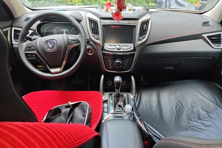 Used CHANGAN CS75 2017 Shangkui Edition 1.5T Automatic Fengxiang Model Center Console
