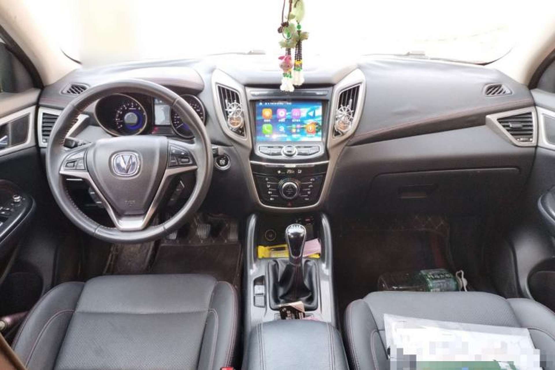 Used CHANGAN CS75 2017 Shangkui Edition 1.5T Manual Fengxiang Model Center Console
