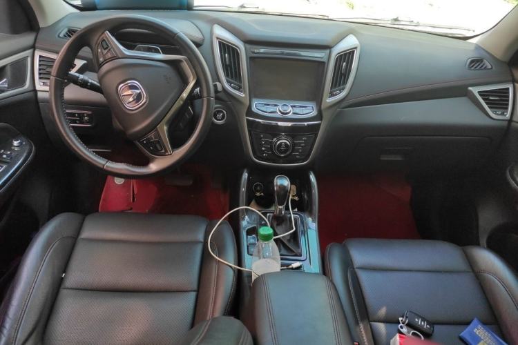Used CHANGAN CS75 2017 Shangkui Edition 1.5T Automatic Fengxiang Model Center Console