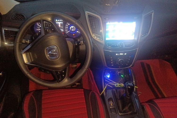 Used CHANGAN CS75 2017 Shangku Edition 1.5T Manual ZhiXiang Model Center Console