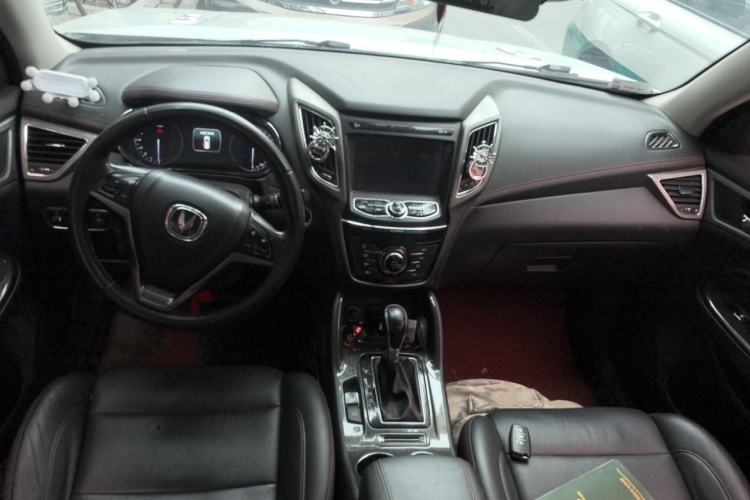 Used CHANGAN CS75 2017 Shangkui Edition 1.5T Automatic Fengxiang Model Center Console