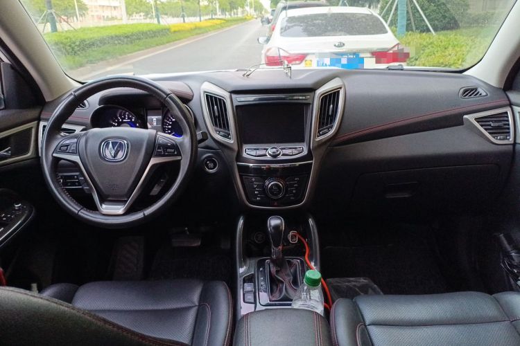 Used CHANGAN CS75 2017 Shangkui Edition 1.5T Automatic Fengyue Model Center Console