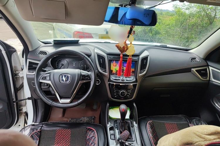 Used CHANGAN CS75 2017 Shangkui Edition 1.5T Automatic Fengxiang Model Center Console